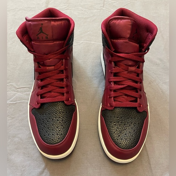 NIKE AIR JORDAN 1 Mid “Reverse Banned” Black Red - Size 12 - New - Picture 5 of 11